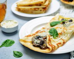 Блины с шампиньонами и моцареллой