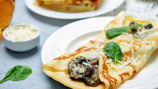 Блины с шампиньонами и моцареллой