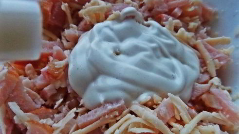 блины с ветчиной, запеченные под сыром