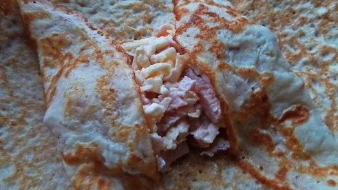 блины с ветчиной, запеченные под сыром