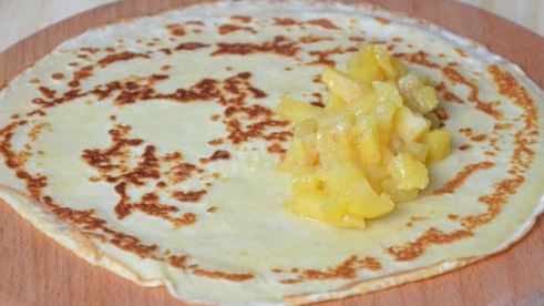 блины с яблоками и корицей