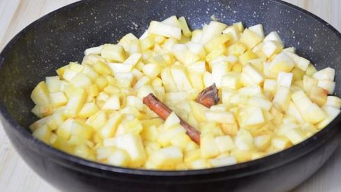 блины с яблоками и корицей