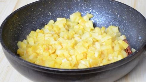 блины с яблоками и корицей