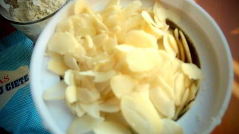 миндальные блинчики на вафельнице