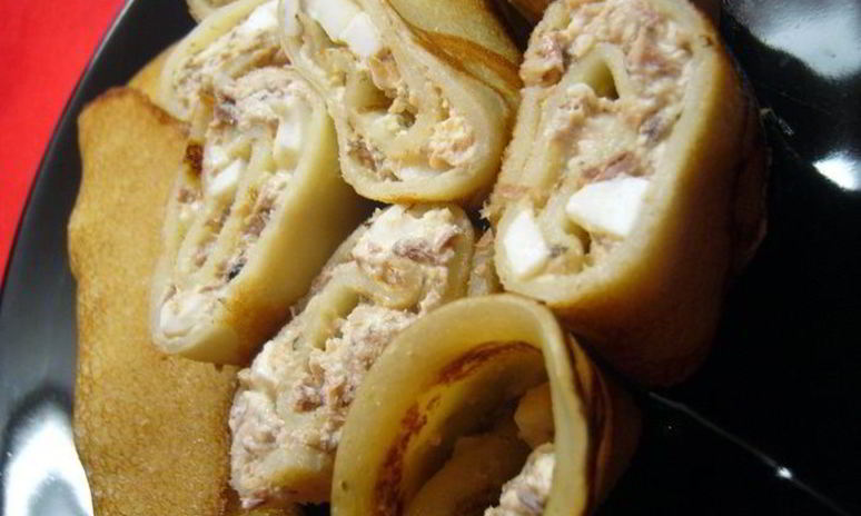 Рецепт новогодних блинчиков с салатом