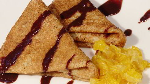 ореховые блинчики с апельсинами под шоколадным соусом