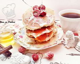 Панкейки с малиной и сгущенкой