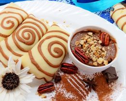 Полосатые блинчики с шоколадно-ореховой начинкой