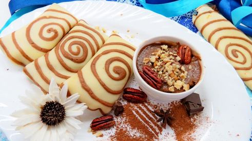 полосатые блинчики с шоколадно-ореховой начинкой