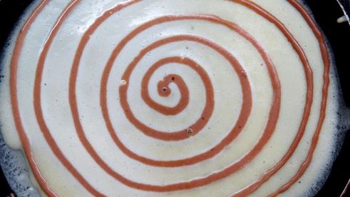 полосатые блинчики с шоколадно-ореховой начинкой