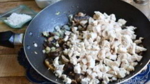 запеченные блины с курицей и шампиньонами