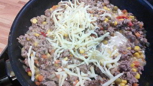 запеченные блины с мясной начинкой