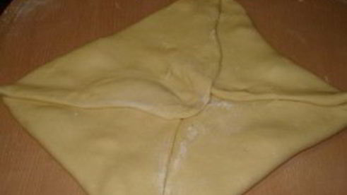 булочки из слоеного дрожжевого теста