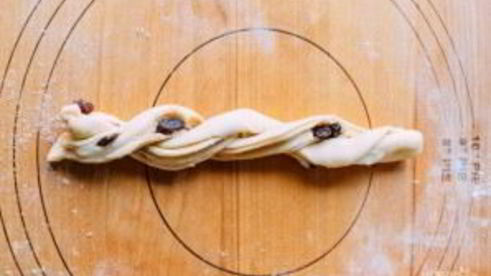 булочки розы с изюмом