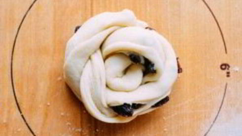 булочки розы с изюмом