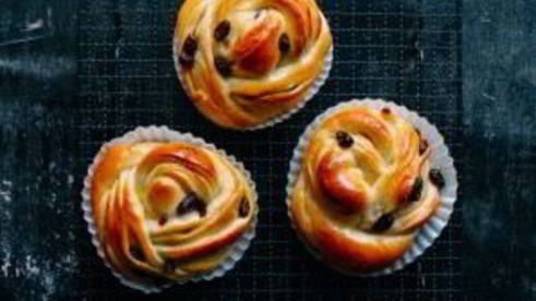 булочки розы с изюмом