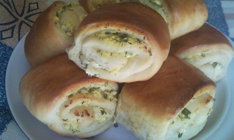 Рецепт булочек-рулетиков с творогом и зеленью