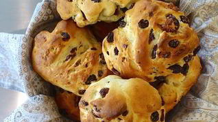 Булочки с изюмом в духовке