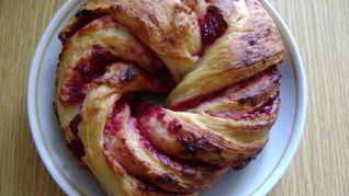 Булочки с начинкой из клюквы