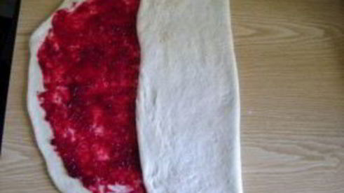 булочки с начинкой из клюквы