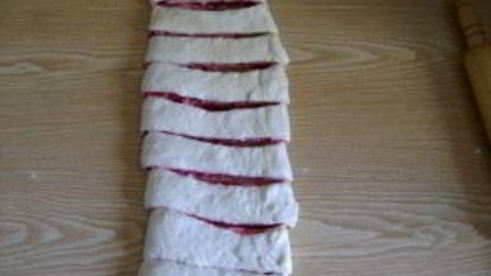 булочки с начинкой из клюквы