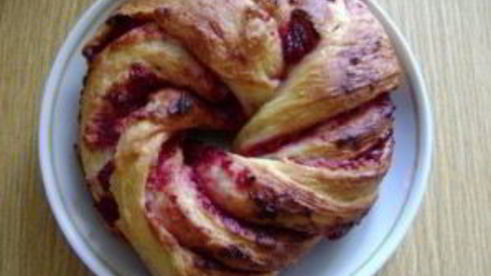 булочки с начинкой из клюквы