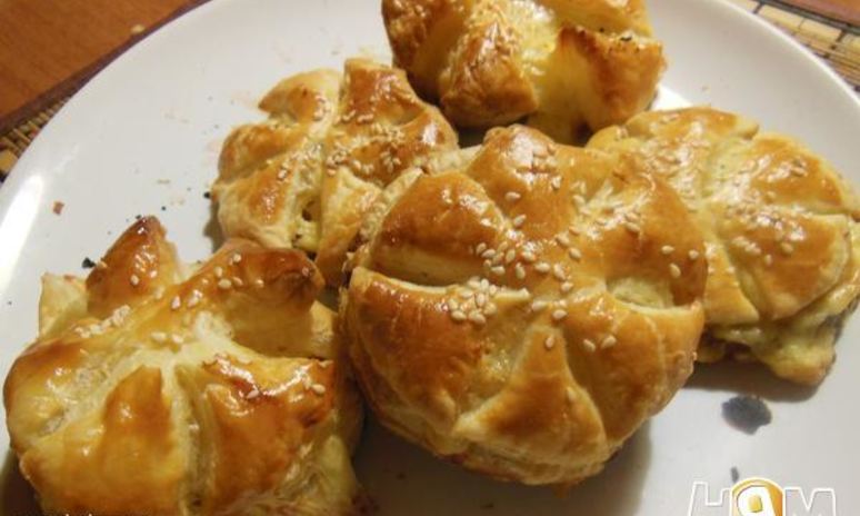 Рецепт булочек с ветчиной и сыром