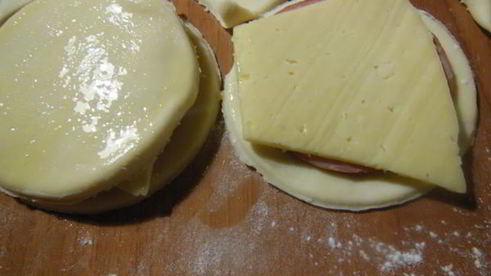 булочки с ветчиной и сыром