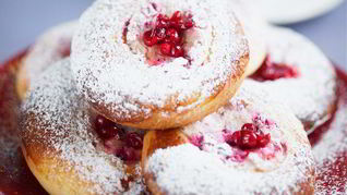 Карельские булочки с брусникой и ржаными хлопьями Nordic