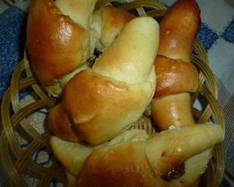 Круассанчики с орехово-ирисовой начинкой