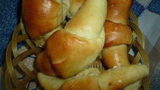 Круассанчики с орехово-ирисовой начинкой