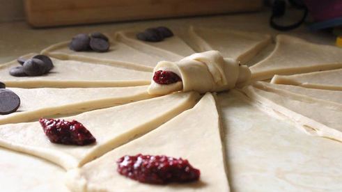 круассаны из слоеного дрожжевого теста