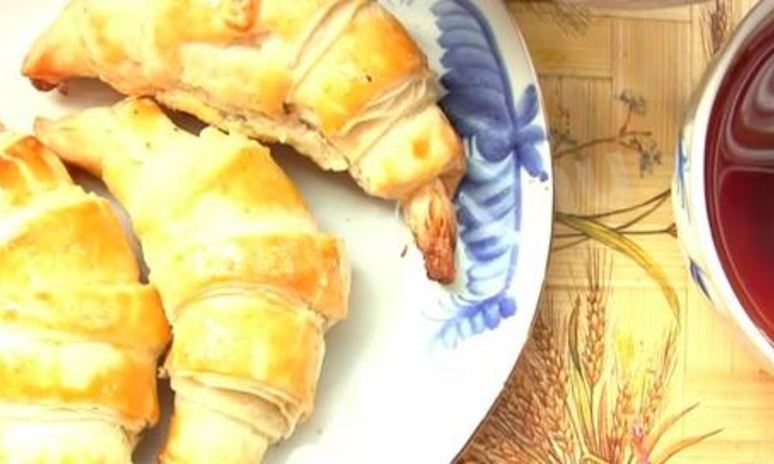 Рецепт круассанов с шоколадом из слоеного теста