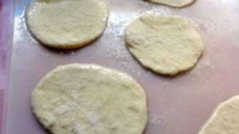 плюшки из дрожжевого теста