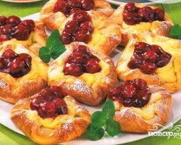 Плюшки из слоеного теста