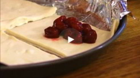 плюшки из слоеного теста