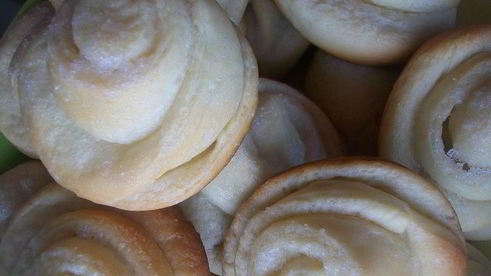 плюшки с сахаром розочки