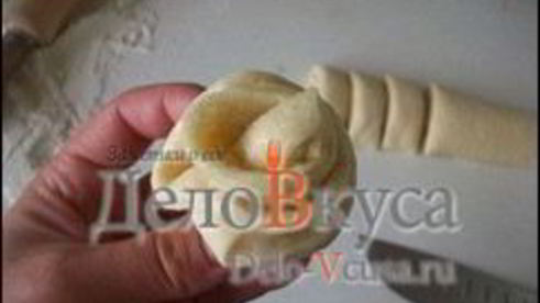 плюшки с сахаром розочки