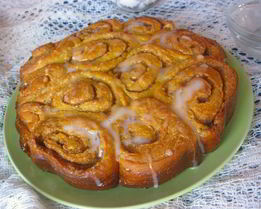 Сдобные тыквенные булочки с корицей