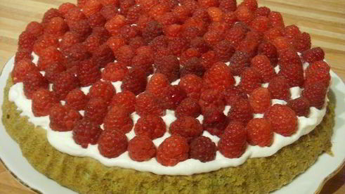 сдобные заливные булочки с глазированным яблоком