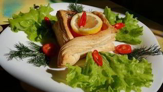 Быстрые слойки с семгой