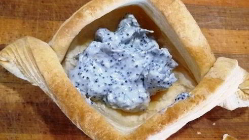 быстрые слойки с семгой