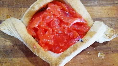 быстрые слойки с семгой