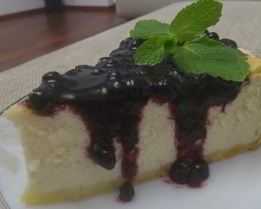 Чизкейк из творога с черничным топпингом