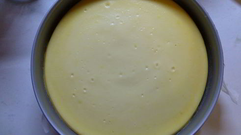 чизкейк украшенный фруктами