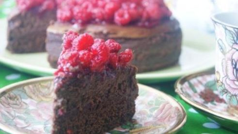 шоколадный чизкейк с малиной