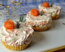 Закусочные мини-чизкейки со слабосоленой семгой