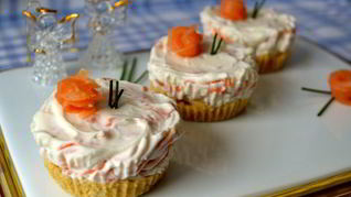 Закусочные мини-чизкейки со слабосоленой семгой