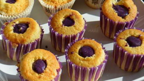 черничные капкейки с творожно-ягодной начинкой