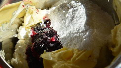 черничные капкейки с творожно-ягодной начинкой